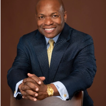 From Hardship to Impact: Entrepreneur Dee Brown Shares a Story of Resilience That Is Inspiring a New Generation of Dreamers